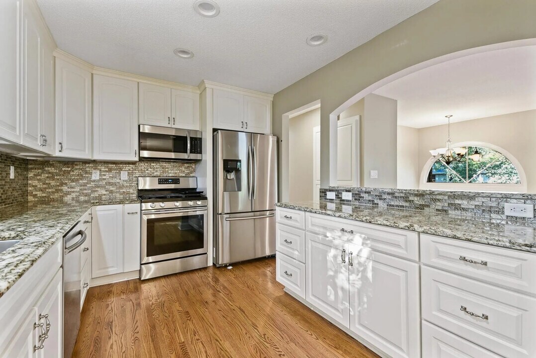 3301 Shepherd Hills Dr in Minneapolis, MN - Building Photo