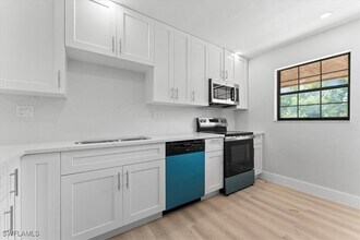 5273 Treetops Dr in Naples, FL - Building Photo - Building Photo
