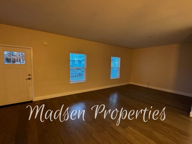 2127 Hewitt Ave in Oroville, CA - Building Photo - Building Photo