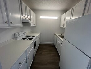24 Dundas St in Dartmouth, NS - Building Photo - Building Photo