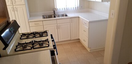 2233-2235 Euclid Ave in Long Beach, CA - Building Photo - Building Photo