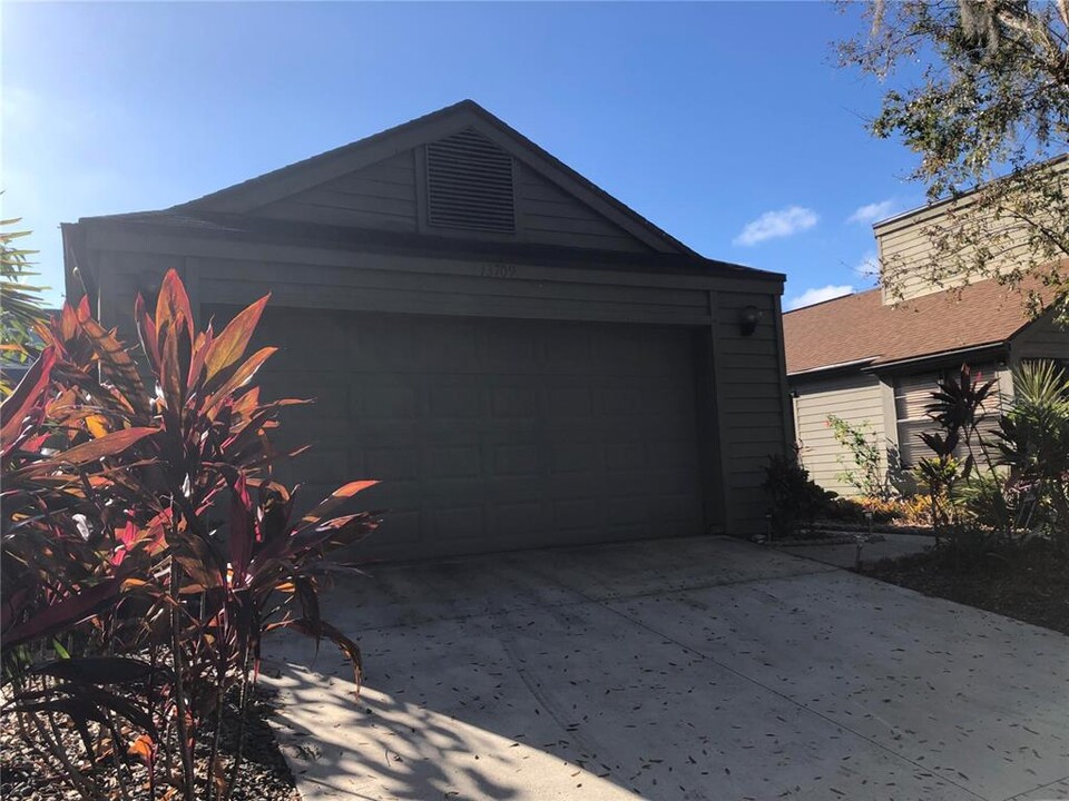 13709 Lazy Oak Dr in Tampa, FL - Building Photo