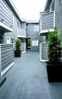 Building Photo - Burbank Apartments in Los Angeles, California