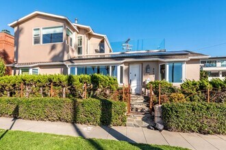 8405 El Paseo Grande in San Diego, CA - Building Photo - Building Photo