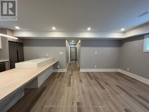 4 Charleston Rd in Toronto, ON - Building Photo - Building Photo