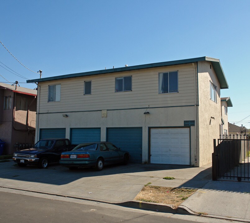 2344 Maricopa Ave in Richmond, CA - Foto de edificio