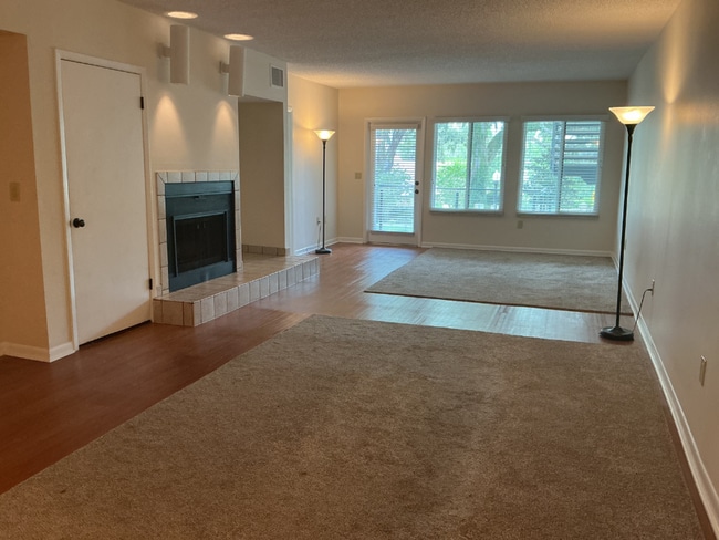 1 Lake Hollingsworth Dr in Lakeland, FL - Building Photo - Building Photo