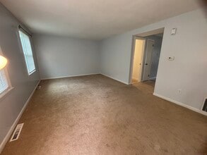 16 Ambassador Dr in Manchester, CT - Building Photo - Building Photo
