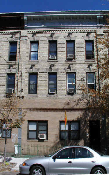 589 Woodward Ave in Ridgewood, NY - Building Photo