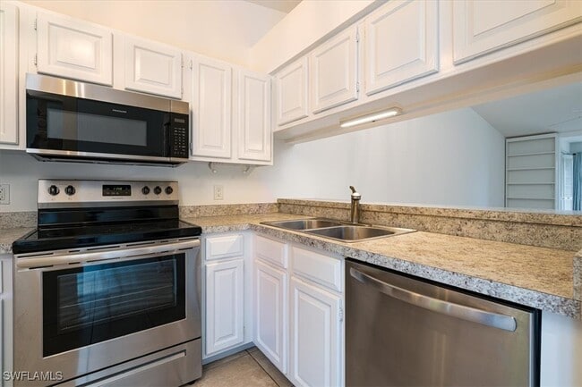 property at 2009 Pine Isle Ln