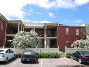 326 College St, Unit 14 in Burlington, VT - Building Photo - Building Photo