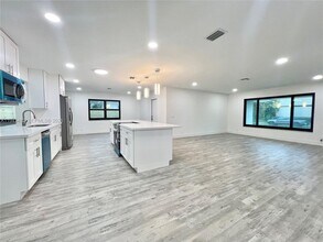 641 NE 2nd St in Dania Beach, FL - Building Photo - Building Photo