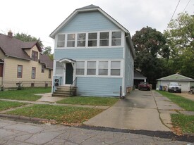 5802 20th Ave, Unit Upper in Kenosha, WI - Building Photo