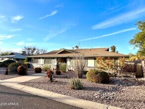3540 E Montecito Ave-Unit -4 in Phoenix, AZ - Foto de edificio - Building Photo