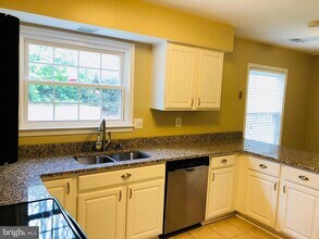 15860 Montview Dr in Montclair, VA - Building Photo - Building Photo