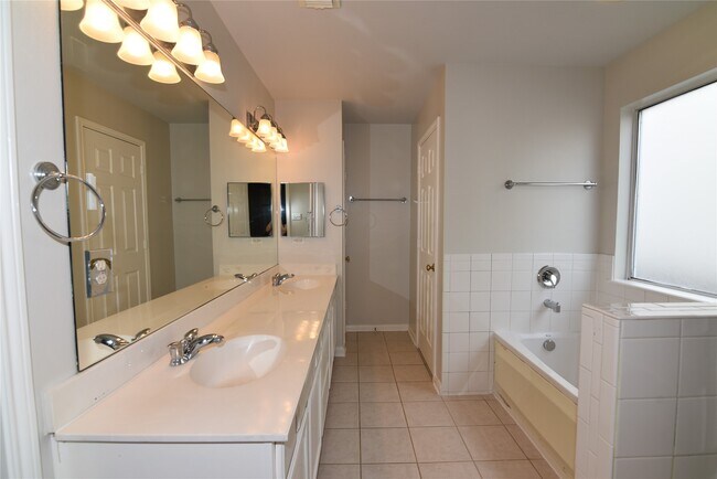 6807 Turtlewood Dr