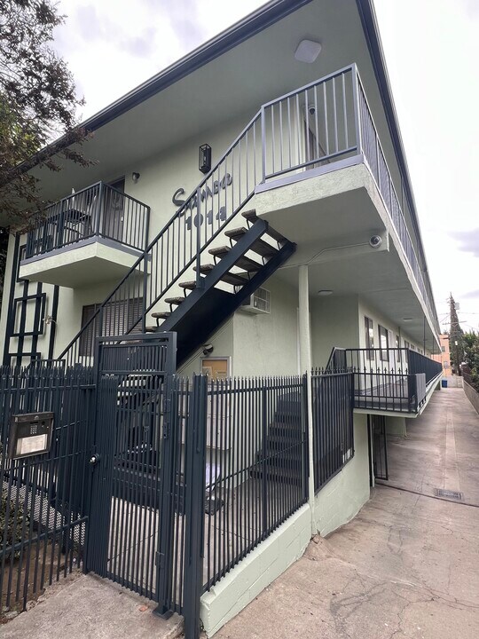 Samoa in Los Angeles, CA - Building Photo