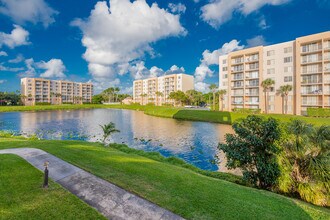 2828 Tennis Club Dr in West Palm Beach, FL - Building Photo - Building Photo