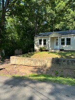 18333 Williams Rd in Triangle, VA - Building Photo