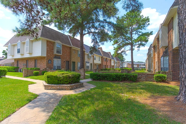 The Estates At Lafayette Square photo'