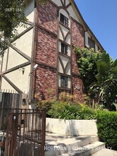 2485 Sawtelle Blvd, Unit 105 in Los Angeles, CA - Building Photo - Building Photo