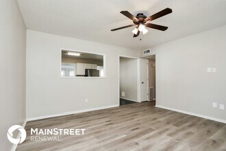 685 Lexington Park in Florissant, MO - Building Photo - Building Photo
