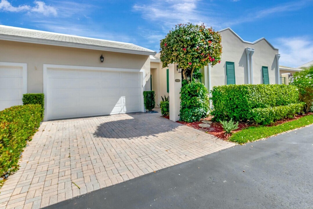 17162 Bermuda Village Dr in Boca Raton, FL - Building Photo
