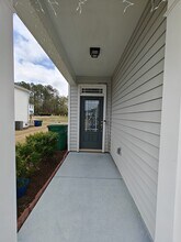 756 Creekway Dr in Fuquay Varina, NC - Foto de edificio - Building Photo