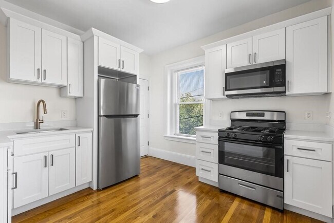 305 Medford St in Somerville, MA - Building Photo - Building Photo