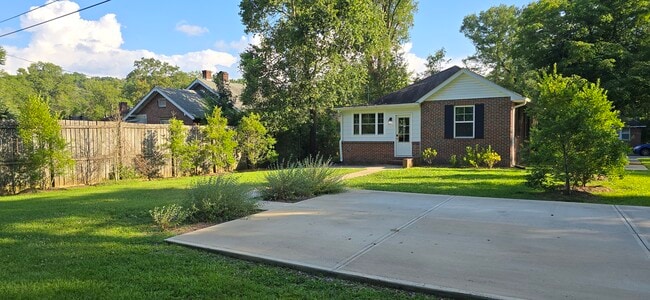 10 Locust St NE in Rome, GA - Foto de edificio - Building Photo