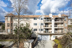 Rosewood Court in Maple Ridge, BC - Building Photo - Building Photo