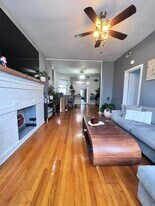 2559 W Fullerton Ave, Unit 2E in Chicago, IL - Building Photo