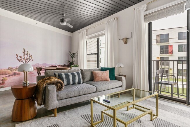 3550 Main St in Houston, TX - Building Photo - Building Photo