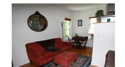 11 Mansfield St, Unit 2 in Boston, MA - Foto de edificio - Building Photo