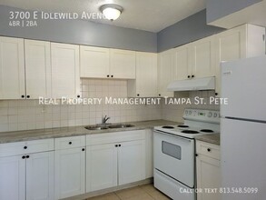 3700 E Idlewild Ave in Tampa, FL - Foto de edificio - Building Photo