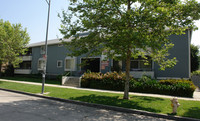 Vassar Tower in Canoga Park, CA - Foto de edificio - Building Photo