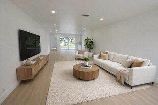 6811 NW 32nd Ave in Fort Lauderdale, FL - Building Photo