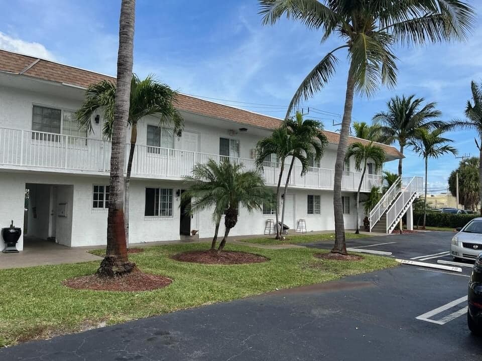 Kilmair Cresthaven Apartments in Pompano Beach, FL