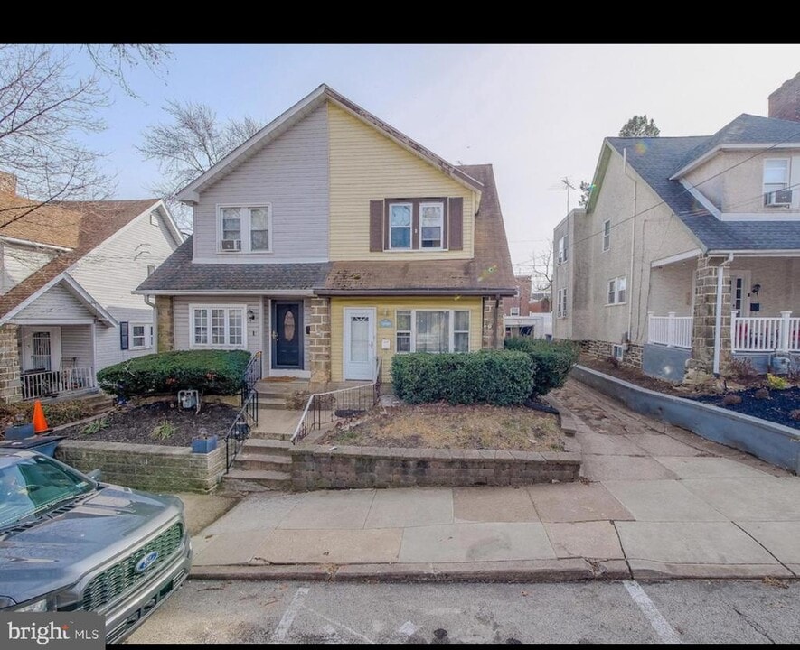 4048 Ellendale Rd in Drexel Hill, PA - Building Photo