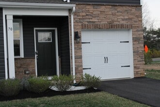 70 Nelsons Way in Westampton, NJ - Foto de edificio - Building Photo