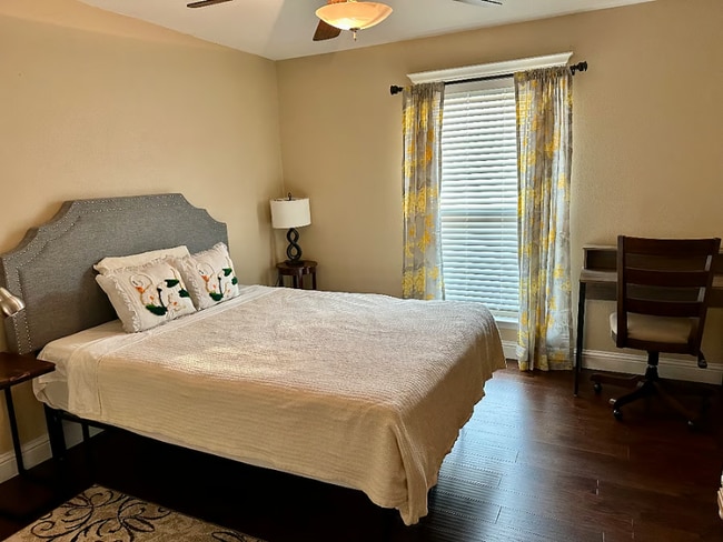 10650 Steppington Dr in Dallas, TX - Foto de edificio - Building Photo