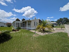 10045 Wellington Ave in Dade City, FL - Building Photo