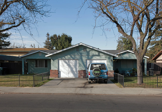 205 N Riverside Dr in Modesto, CA - Building Photo - Building Photo