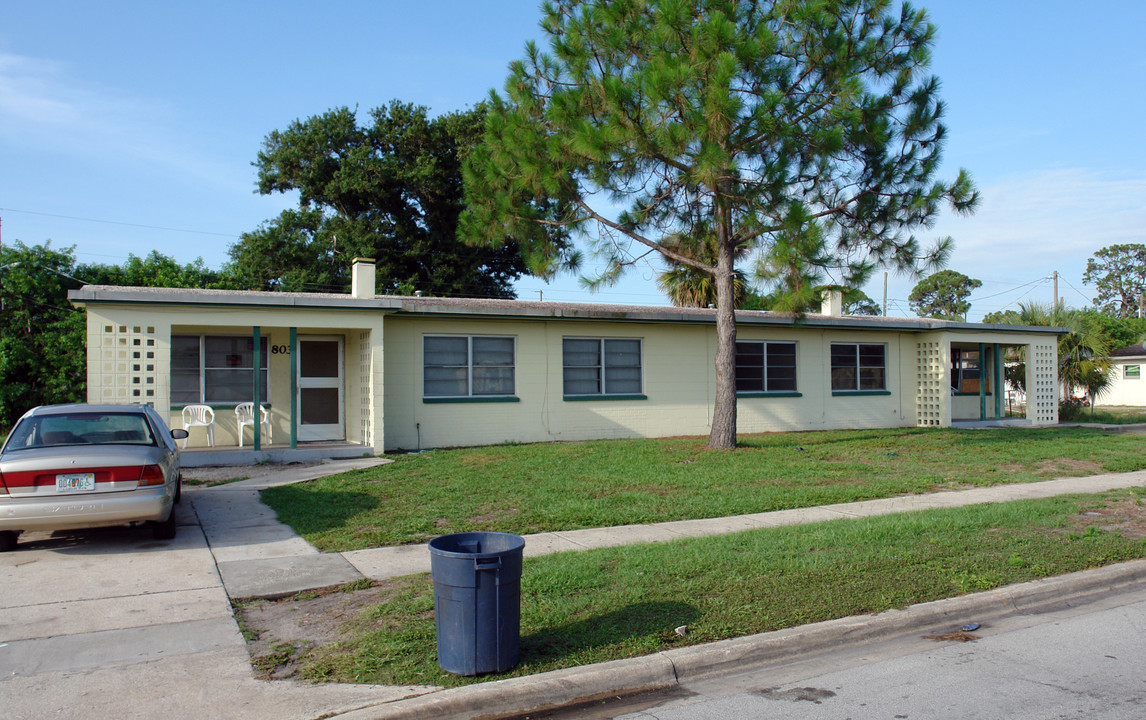 803 Barbara Jenkins St in Cocoa, FL - Building Photo