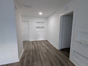 2211 Tegner Dr in Jacksonville, FL - Foto de edificio - Building Photo