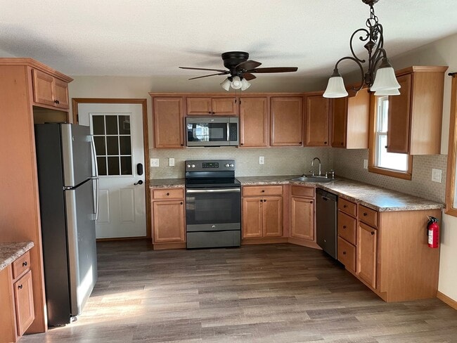 520 S 7th St in Clinton, IA - Building Photo - Building Photo