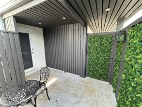 14204 SW 84th St, Unit 1 in Miami, FL - Foto de edificio - Building Photo