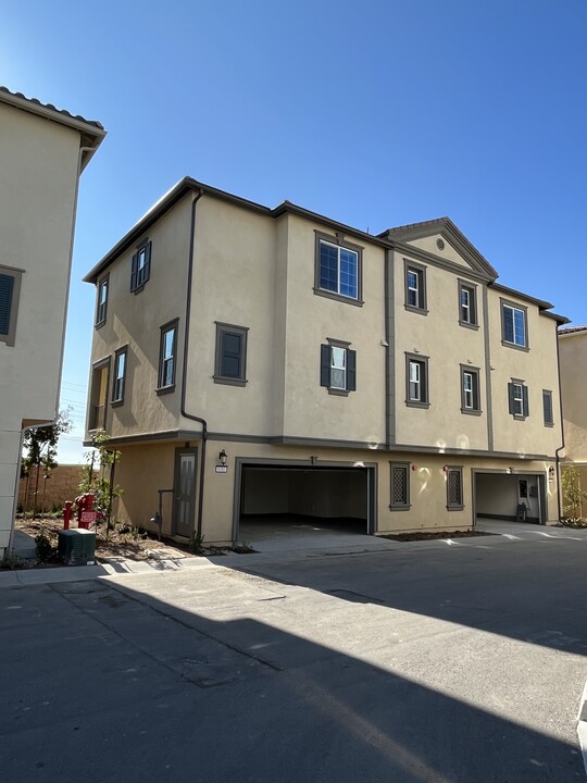 8183 Spirit St in Chino, CA - Building Photo