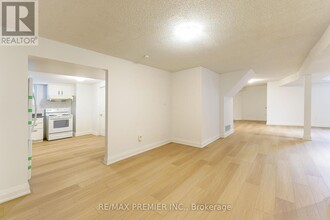 54 Fieldcroft Ct in Vaughan, ON - Building Photo - Building Photo