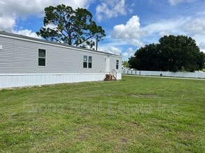 8086 Heck Dr in North Fort Myers, FL - Building Photo - Building Photo
